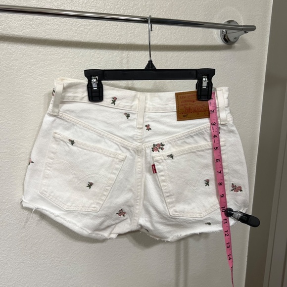 Levi’s denim shorts - Picture 3 of 3